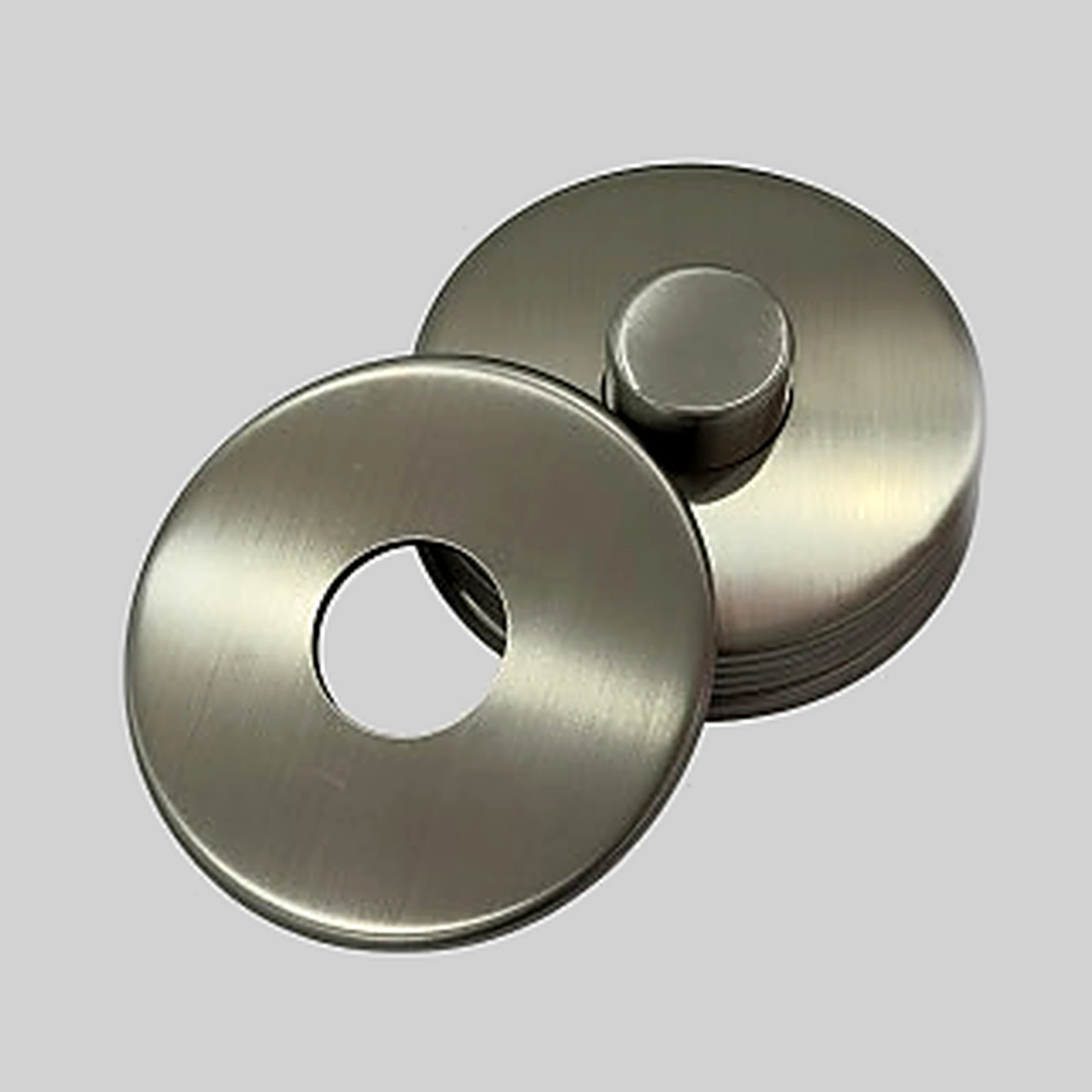 Round metal coaster set — image 1 of 2